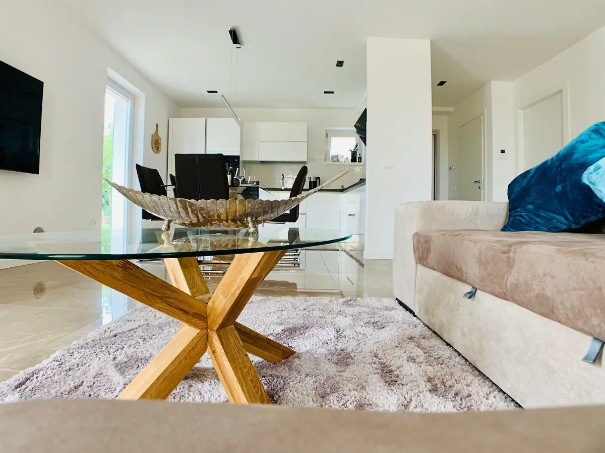 Salvatorehomes - Luxury Villa With Private Dream Garden & Bbq - Casa Palma - A 5 Star Luxury Collection At Lake Garda San Zeno di Montagna 0*,  Itálie