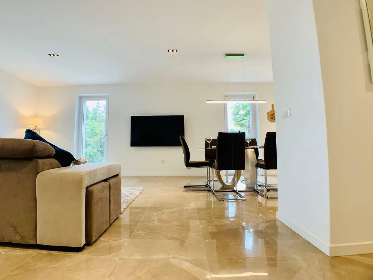 Salvatorehomes - Luxury Villa With Private Dream Garden & Bbq - Casa Palma - A 5 Star Luxury Collection At Lake Garda San Zeno di Montagna Italien
